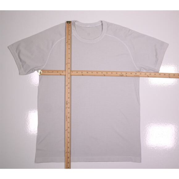 Lululemon Men's Light Gray Striped Performance Gym T-Shirt Medium - Picture 3 of 6
